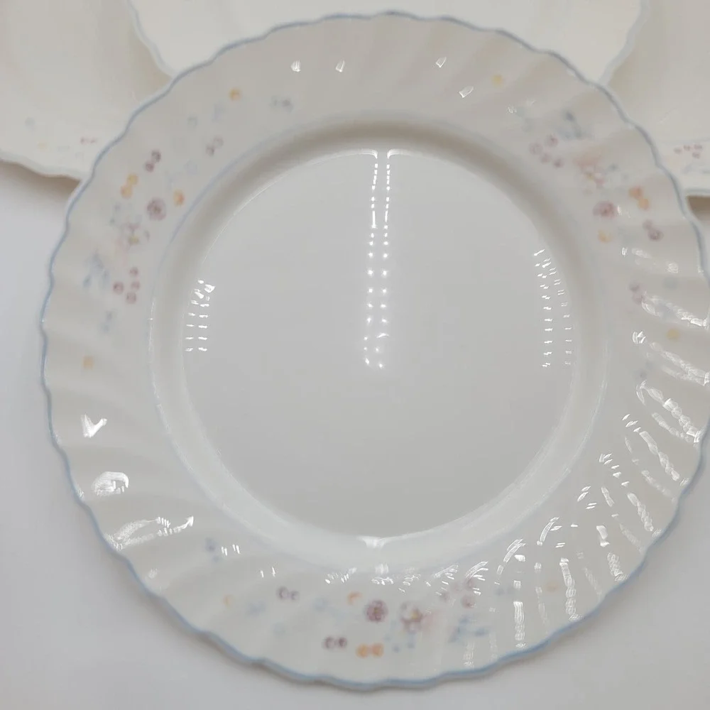 8 Arcopal Victoria Floral Dinner Plates Scalloped Swirl Rim Blue Border 10.5